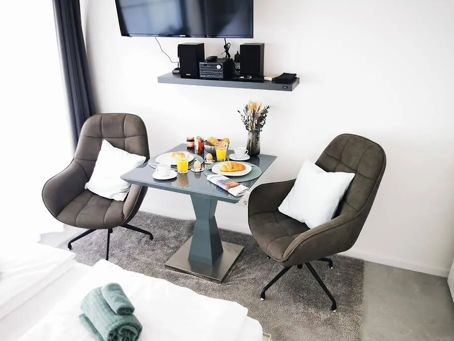 Hh 05 By Rockchair - Superhost Status - Modernes Apartment Mit Sonnigem Balkon & Premium Boxspringbetten In Winterhude - Hamburg Top Geheimtipp 0*,  Germany